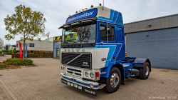 20251019-Tom-Holding-00245